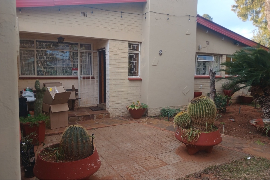 To Let 3 Bedroom Property for Rent in Rhodesdene Northern Cape